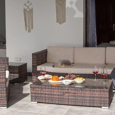 Casa Marlay Spacious, Heated Pool, Bbq & Fast Wi-Fi Only 15 Minutes Walk To Town Playa Blanca  Bagian luar foto