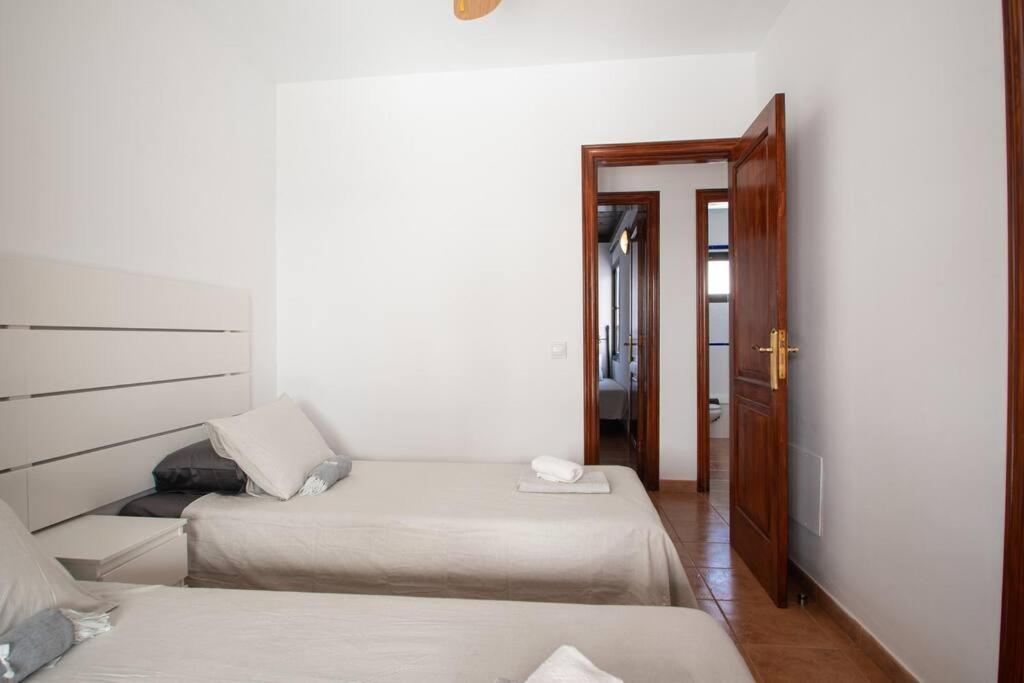Casa Marlay Spacious, Heated Pool, Bbq & Fast Wi-Fi Only 15 Minutes Walk To Town Playa Blanca  Bagian luar foto
