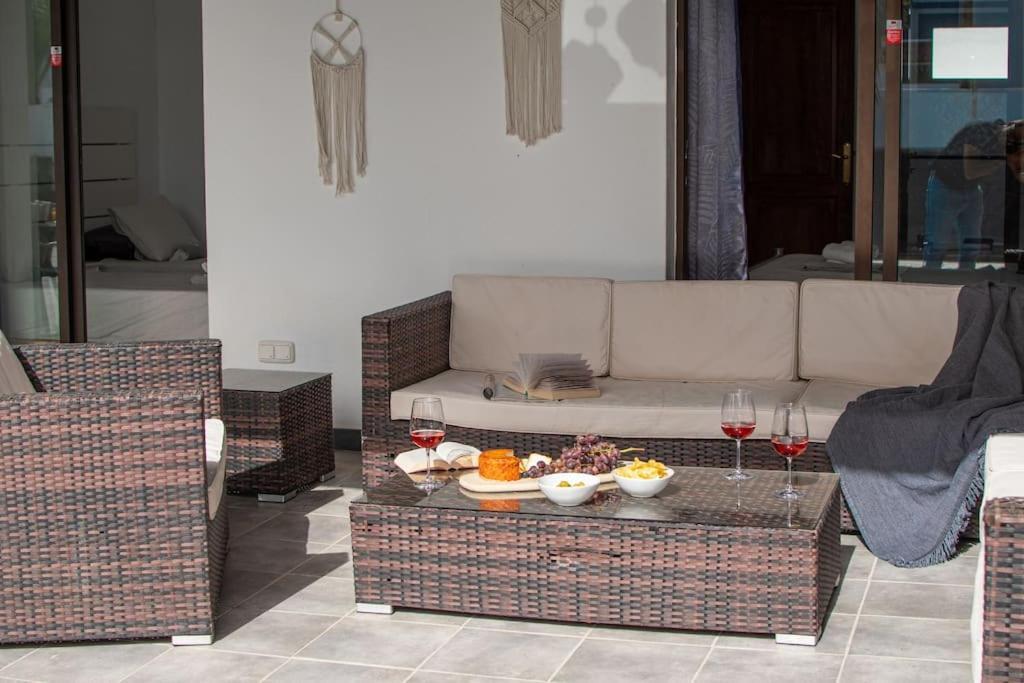 Casa Marlay Spacious, Heated Pool, Bbq & Fast Wi-Fi Only 15 Minutes Walk To Town Playa Blanca  Bagian luar foto