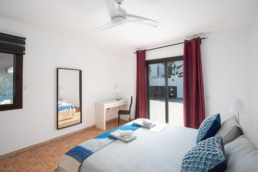 Casa Marlay Spacious, Heated Pool, Bbq & Fast Wi-Fi Only 15 Minutes Walk To Town Playa Blanca  Bagian luar foto