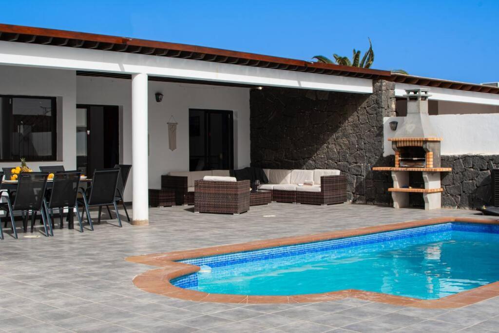 Casa Marlay Spacious, Heated Pool, Bbq & Fast Wi-Fi Only 15 Minutes Walk To Town Playa Blanca  Bagian luar foto
