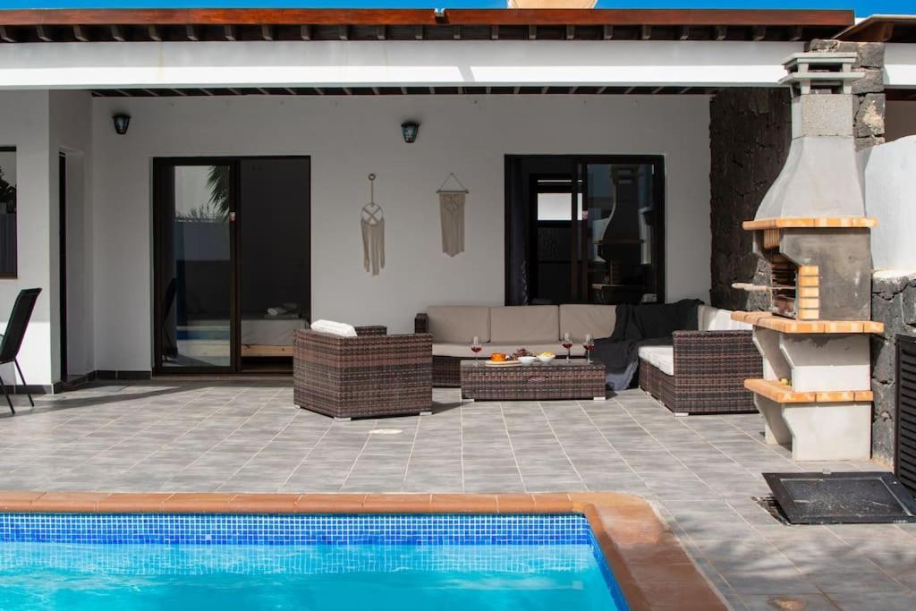 Casa Marlay Spacious, Heated Pool, Bbq & Fast Wi-Fi Only 15 Minutes Walk To Town Playa Blanca  Bagian luar foto