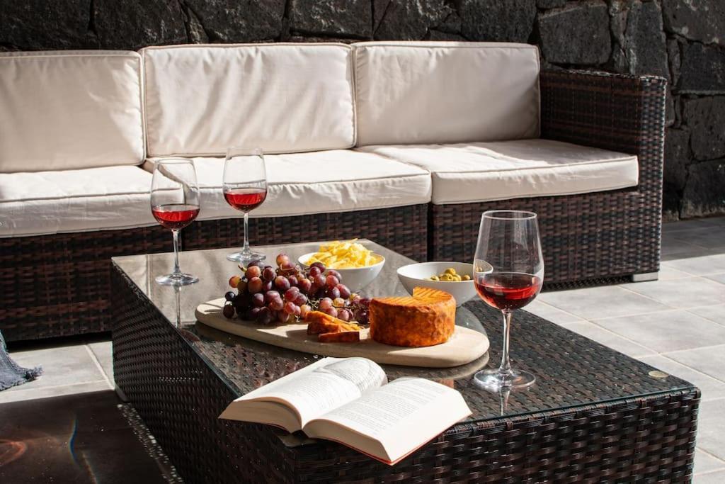 Casa Marlay Spacious, Heated Pool, Bbq & Fast Wi-Fi Only 15 Minutes Walk To Town Playa Blanca  Bagian luar foto