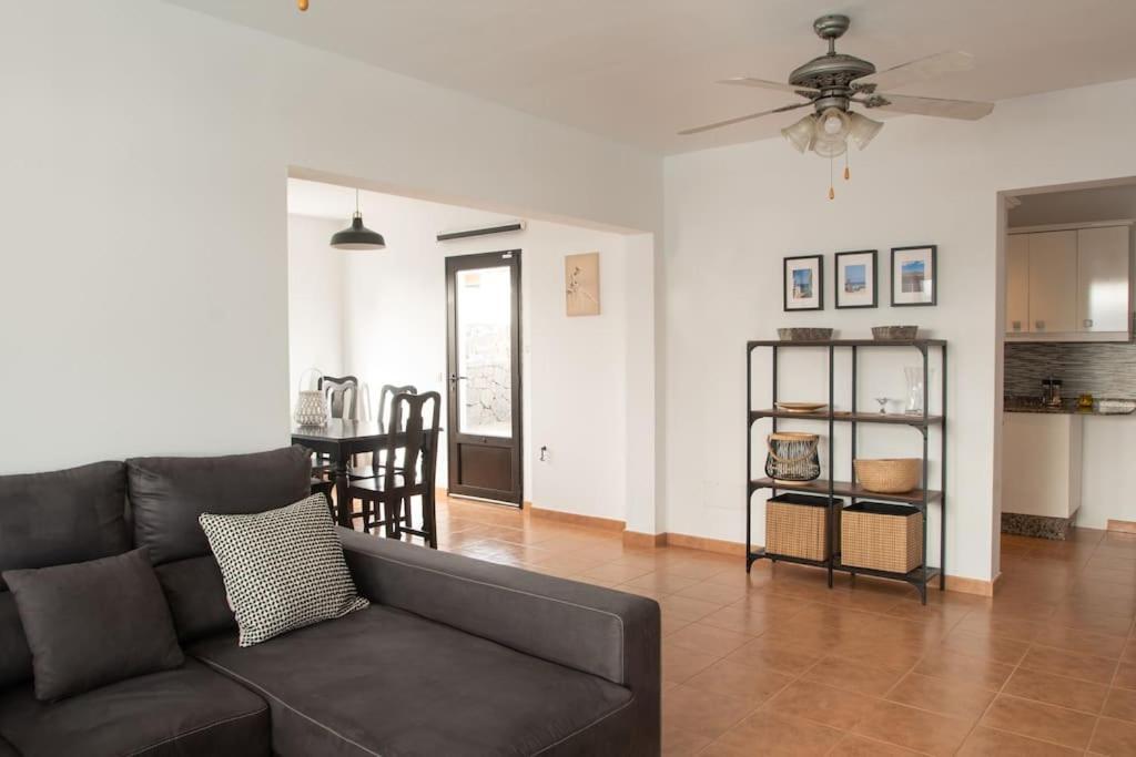 Casa Marlay Spacious, Heated Pool, Bbq & Fast Wi-Fi Only 15 Minutes Walk To Town Playa Blanca  Bagian luar foto