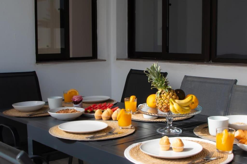 Casa Marlay Spacious, Heated Pool, Bbq & Fast Wi-Fi Only 15 Minutes Walk To Town Playa Blanca  Bagian luar foto