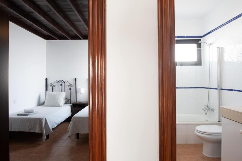 Casa Marlay Spacious, Heated Pool, Bbq & Fast Wi-Fi Only 15 Minutes Walk To Town Playa Blanca  Bagian luar foto