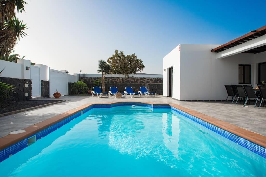 Casa Marlay Spacious, Heated Pool, Bbq & Fast Wi-Fi Only 15 Minutes Walk To Town Playa Blanca  Bagian luar foto