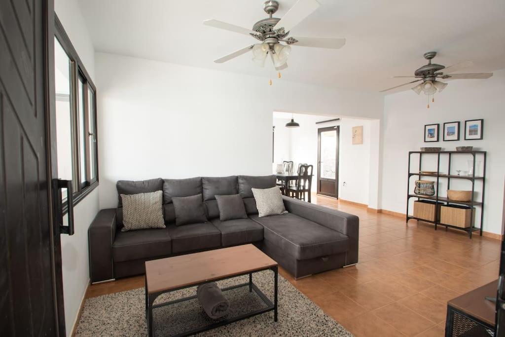 Casa Marlay Spacious, Heated Pool, Bbq & Fast Wi-Fi Only 15 Minutes Walk To Town Playa Blanca  Bagian luar foto