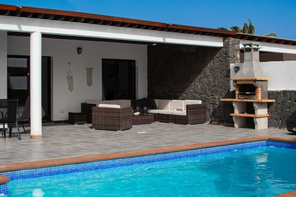 Casa Marlay Spacious, Heated Pool, Bbq & Fast Wi-Fi Only 15 Minutes Walk To Town Playa Blanca  Bagian luar foto