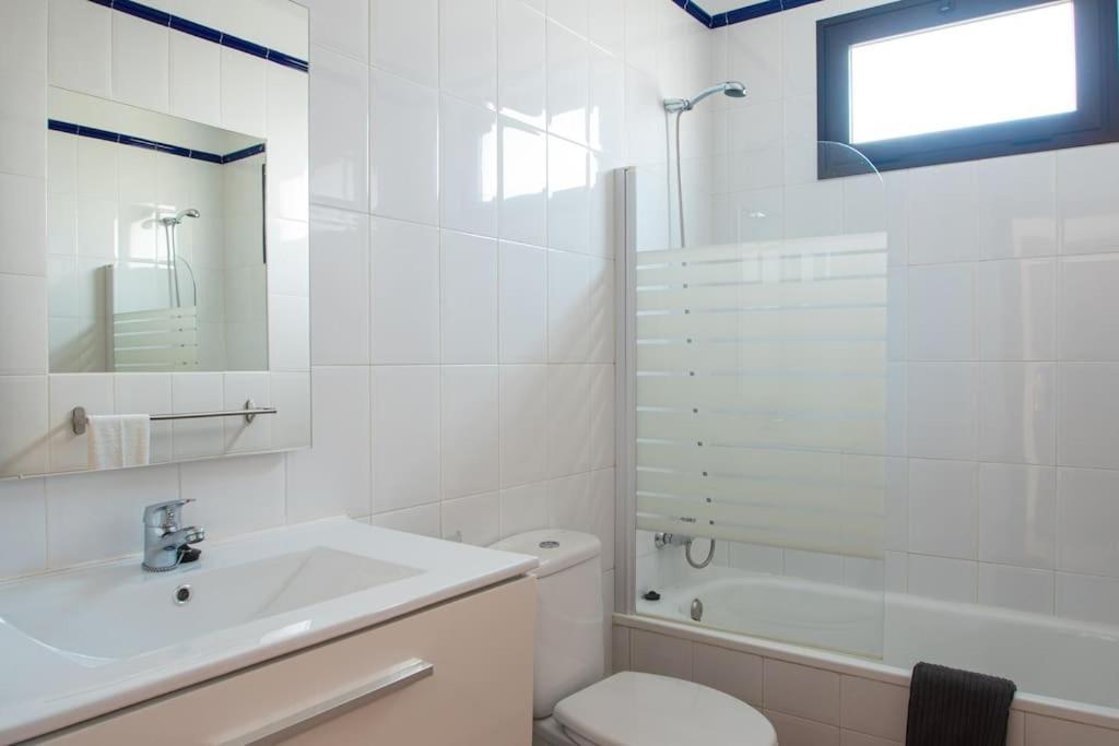 Casa Marlay Spacious, Heated Pool, Bbq & Fast Wi-Fi Only 15 Minutes Walk To Town Playa Blanca  Bagian luar foto