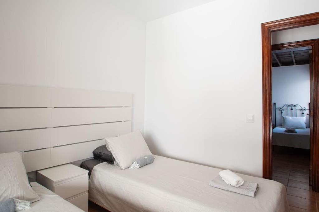 Casa Marlay Spacious, Heated Pool, Bbq & Fast Wi-Fi Only 15 Minutes Walk To Town Playa Blanca  Bagian luar foto