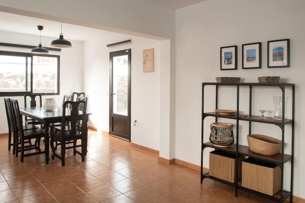 Casa Marlay Spacious, Heated Pool, Bbq & Fast Wi-Fi Only 15 Minutes Walk To Town Playa Blanca  Bagian luar foto