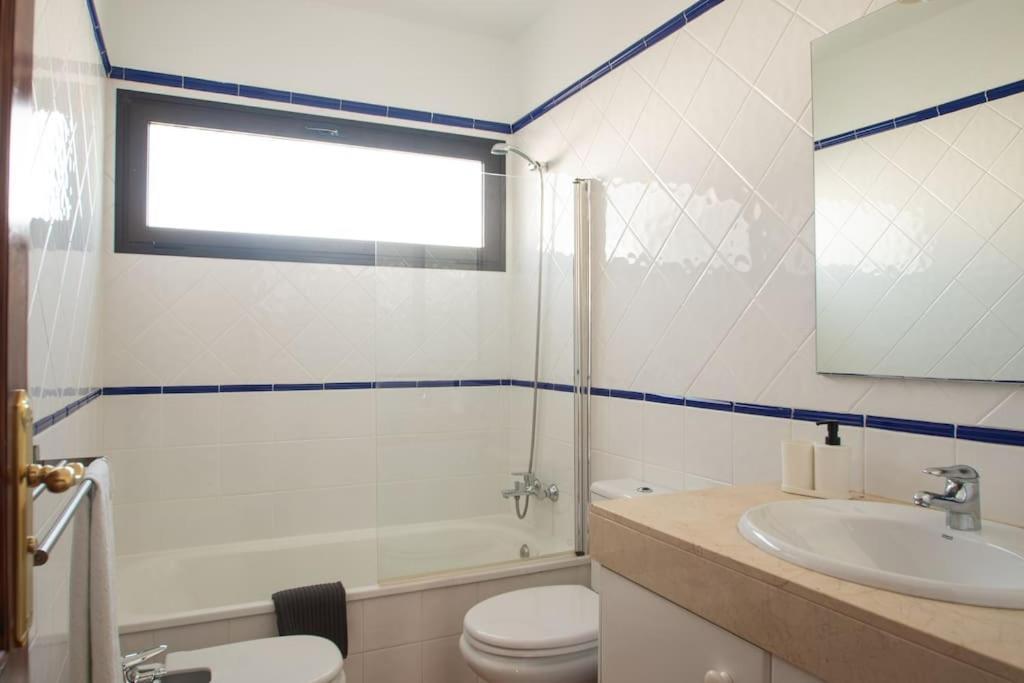 Casa Marlay Spacious, Heated Pool, Bbq & Fast Wi-Fi Only 15 Minutes Walk To Town Playa Blanca  Bagian luar foto