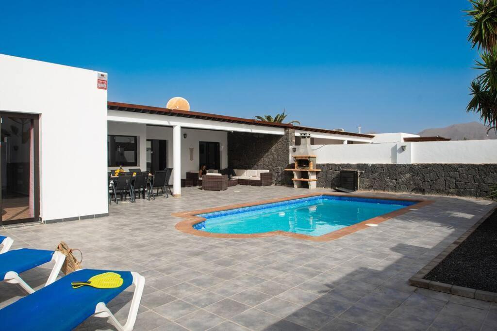 Casa Marlay Spacious, Heated Pool, Bbq & Fast Wi-Fi Only 15 Minutes Walk To Town Playa Blanca  Bagian luar foto