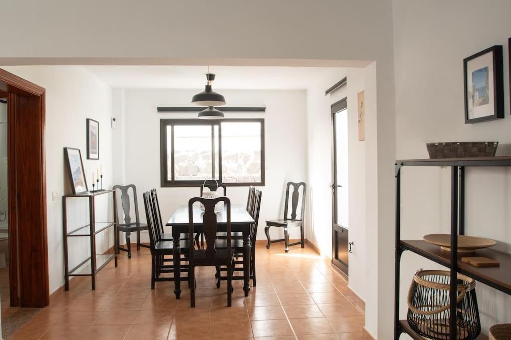 Casa Marlay Spacious, Heated Pool, Bbq & Fast Wi-Fi Only 15 Minutes Walk To Town Playa Blanca  Bagian luar foto