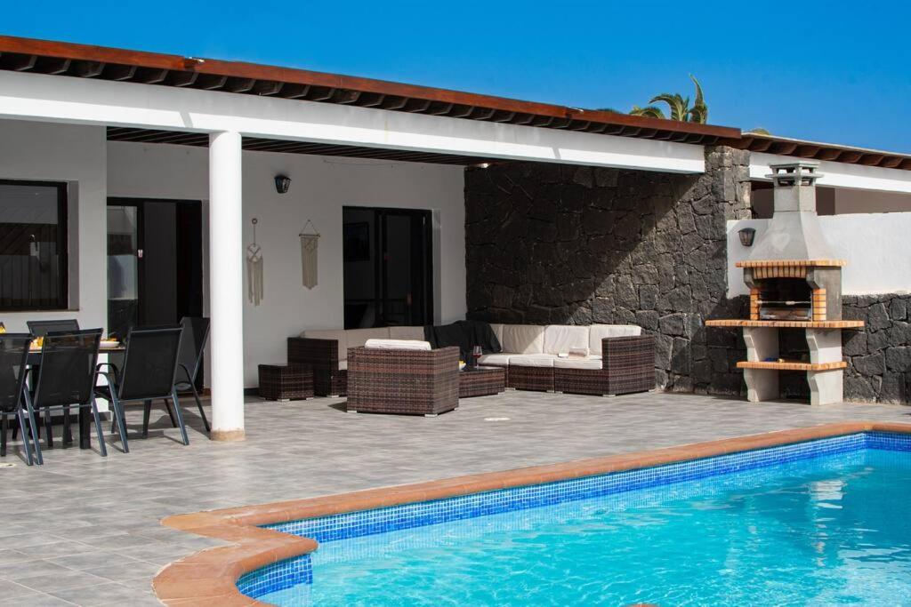Casa Marlay Spacious, Heated Pool, Bbq & Fast Wi-Fi Only 15 Minutes Walk To Town Playa Blanca  Bagian luar foto