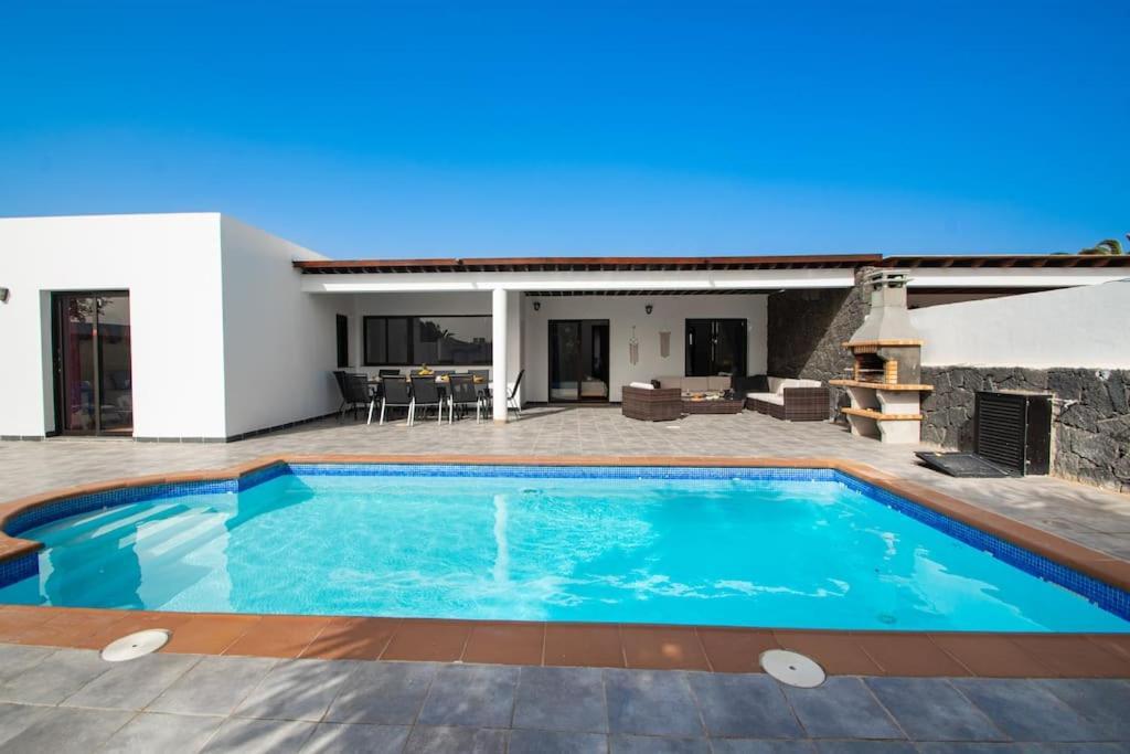 Casa Marlay Spacious, Heated Pool, Bbq & Fast Wi-Fi Only 15 Minutes Walk To Town Playa Blanca  Bagian luar foto